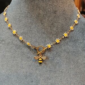 Yellow Daisy Bee Pendant Necklace - Women Jewelry